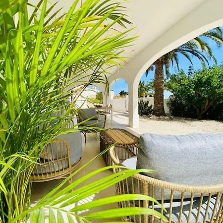 With Private Pool And Close To The 빌라 *