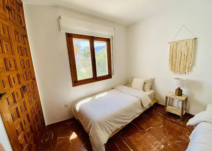 Villa With Private Pool And Close To The