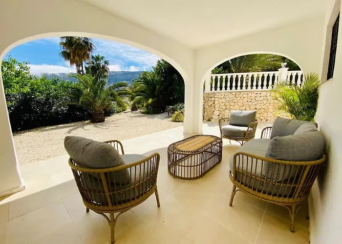 Villa With Private Pool And Close To The