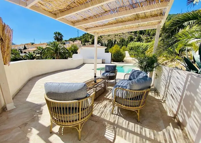 Villa With Private Pool And Close To The *